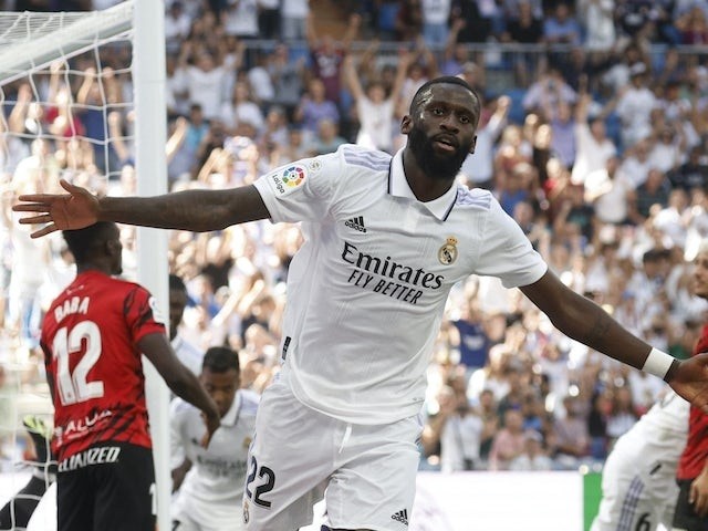 HLV Erik ten Hag rất thích Antonio Rudiger nhưng MU có phần không đủ tiền để mua. (Nguồn: Reuters)