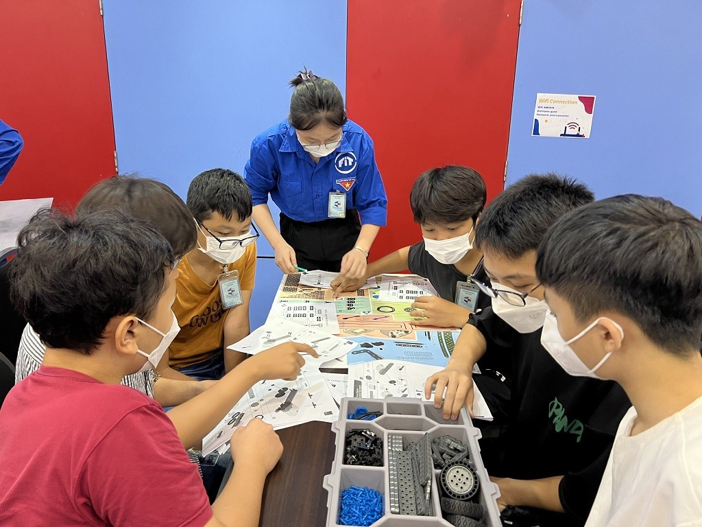 Khởi động chương trình 'A Year of Robotics 2024' và Giải vô địch Quốc gia VEX Robotics 2024 Khởi động chương trình 'A Year of Robotics 2024' và Giải vô địch Quốc gia VEX Robotics 2024