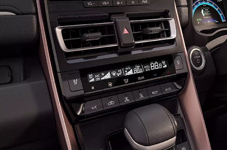 Cận cảnh Suzuki Invicto hybrid 2024 vừa ra mắt tại Ấn Độ, giá từ 700 triệu đồng