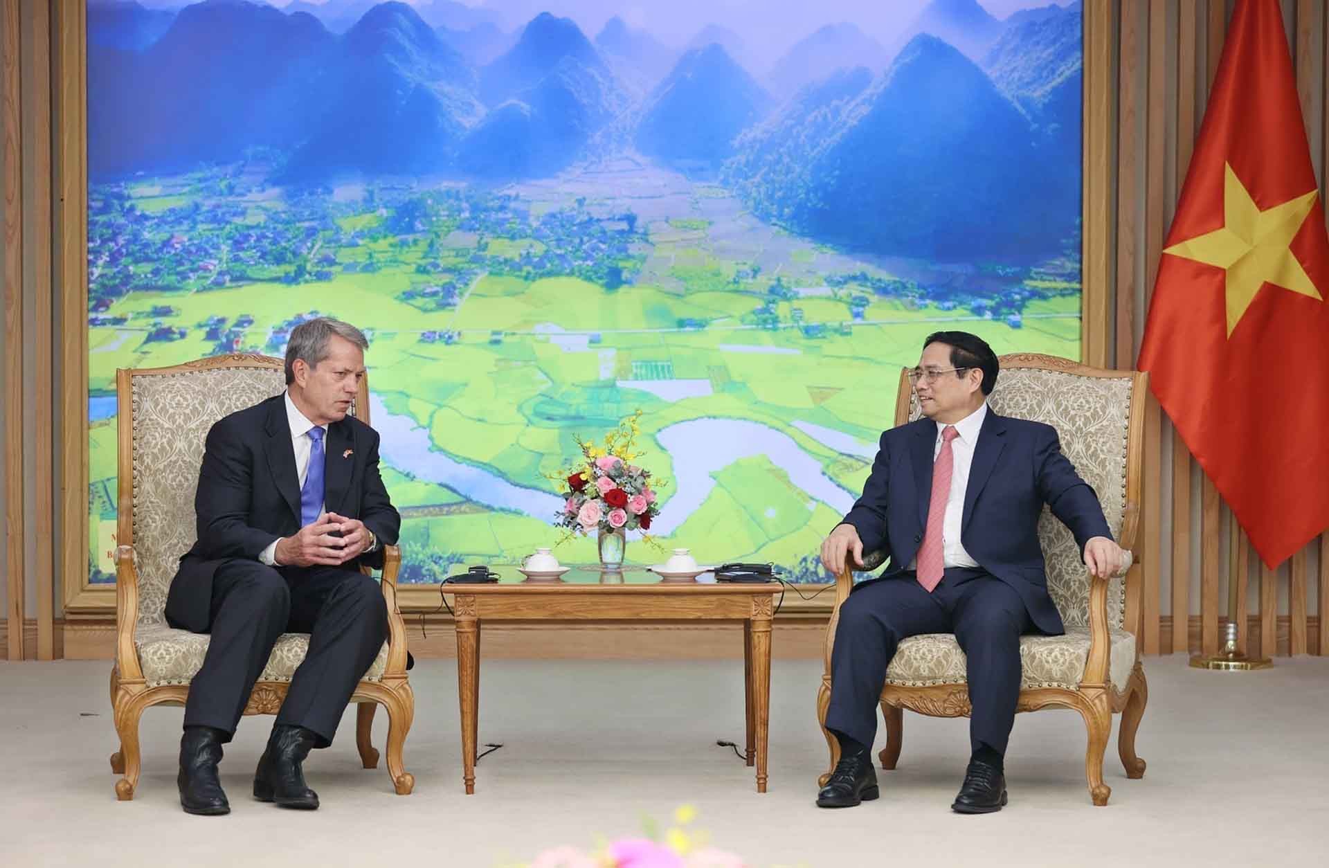 Thủ tướng Phạm Minh Chính tiếp Thống đốc bang Nebraska (Hoa Kỳ) Jim Pillen. (Nguồn: TTXVN) Thủ tướng Phạm Minh Chính tiếp Thống đốc bang Nebraska (Hoa Kỳ) Jim Pillen. (Nguồn: TTXVN)