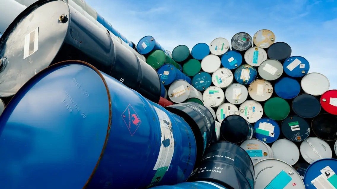 gia xang dau hom nay 2412 sac xanh bao trum