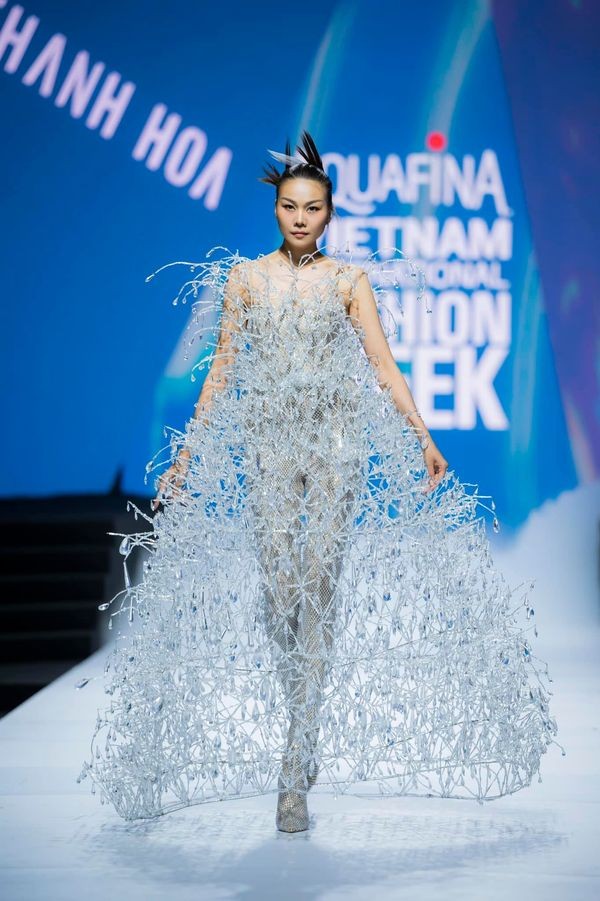 Siêu mẫu Thanh Hằng