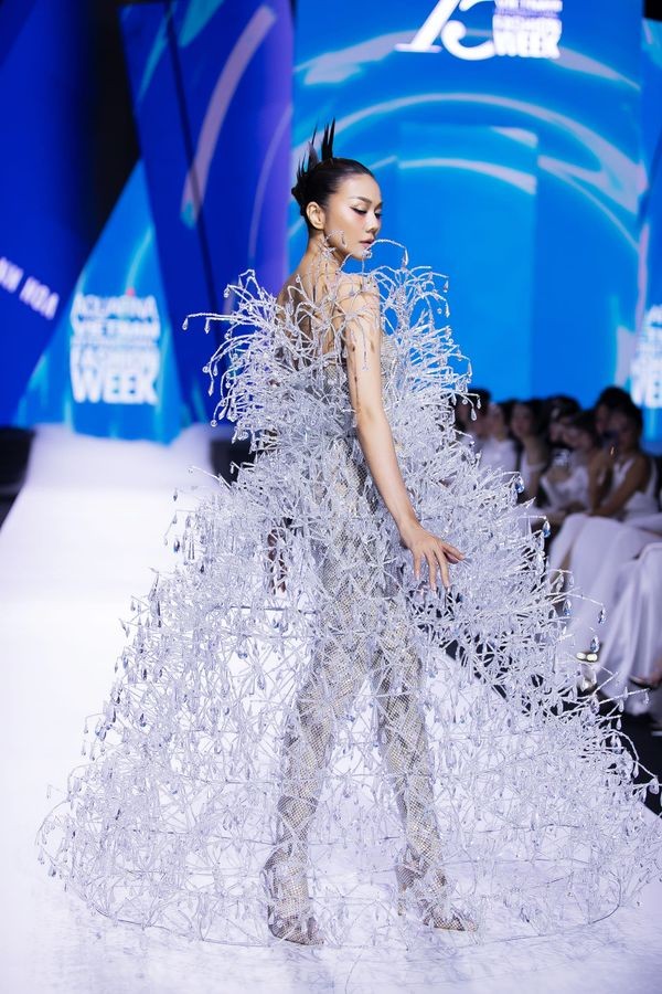 Siêu mẫu Thanh Hằng