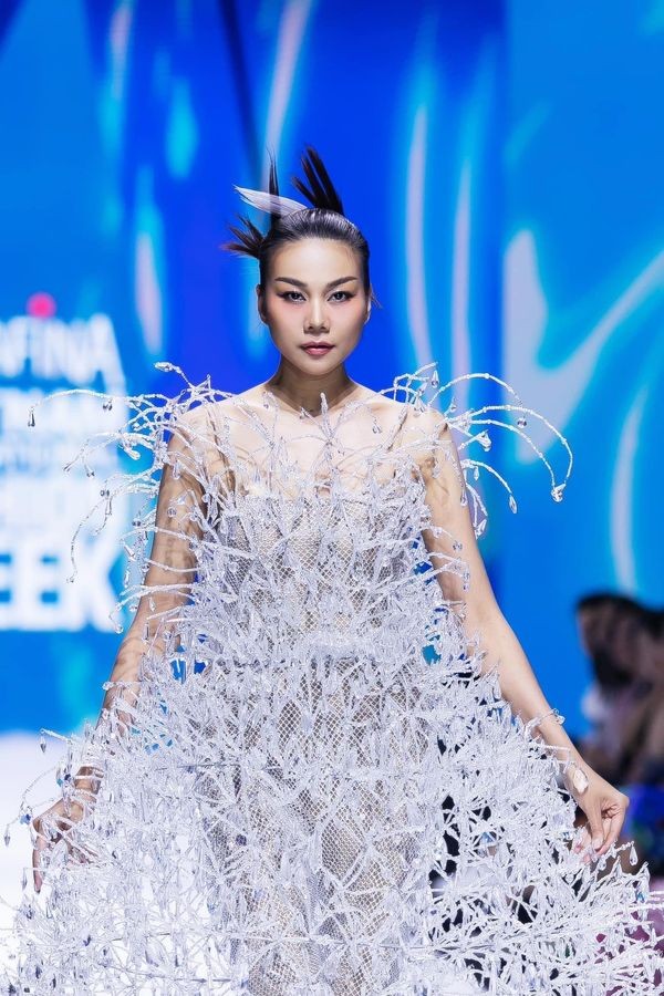 Siêu mẫu Thanh Hằng