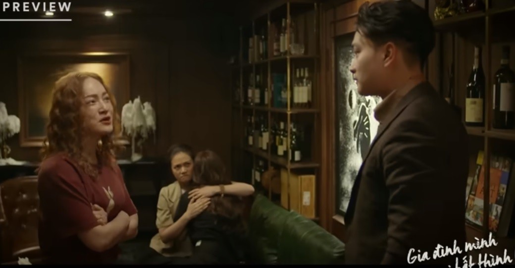 Gia đình mình vui bất thình lình tập 38: Khán giả dành nhiều lời khen diễn xuất của dàn diễn viên Gia đình mình vui bất thình lình tập 38: Khán giả dành nhiều lời khen diễn xuất của dàn diễn viên