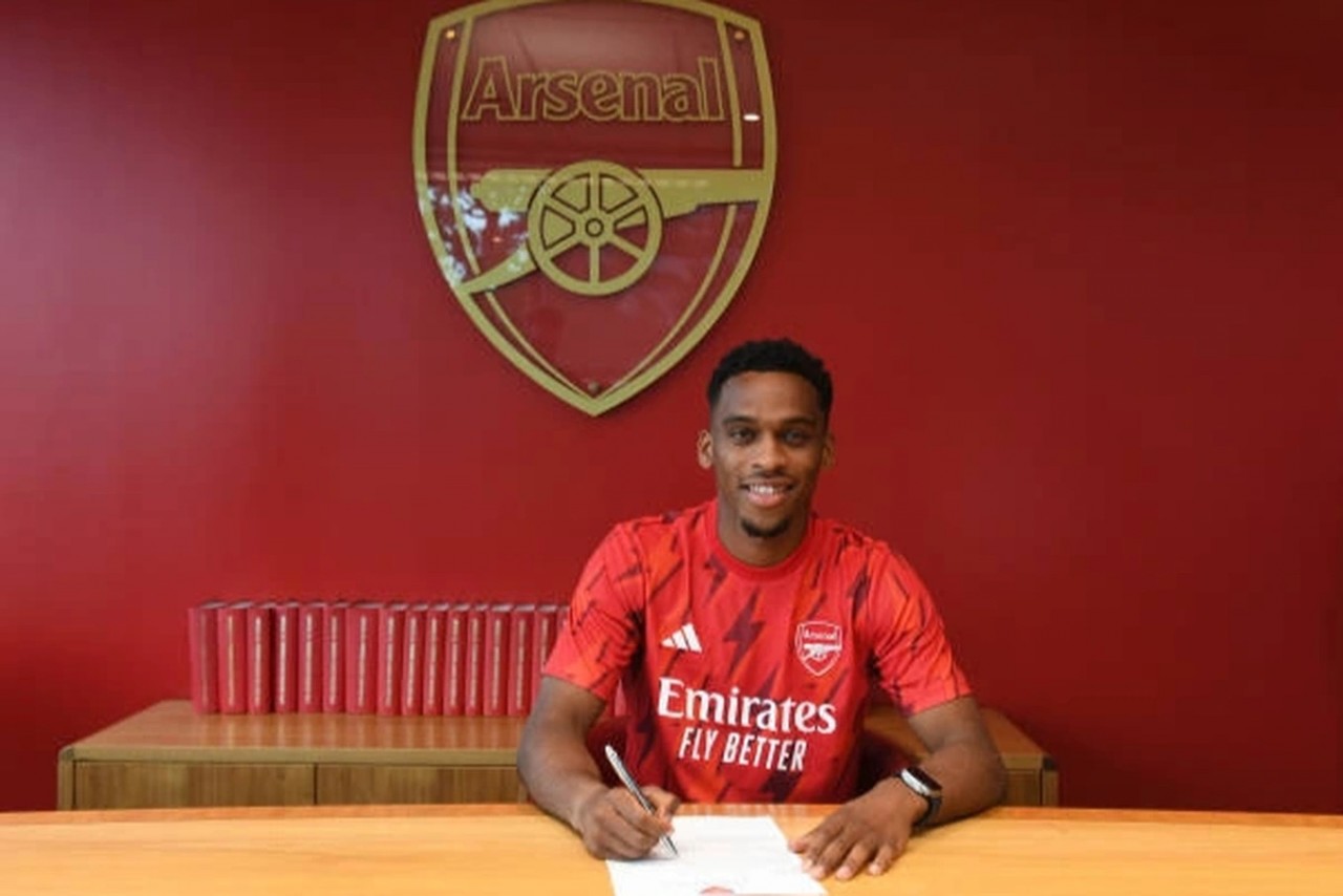 ‘Vung’ 45 triệu euro, Arsenal chiêu mộ thành công trung vệ Jurrien Timber từ Ajax