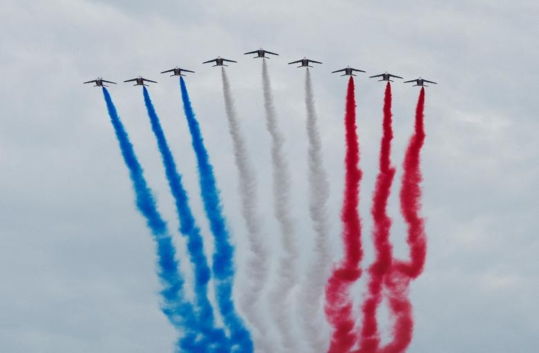Paris tổ chức duyệt binh hoành tráng kỷ niệm Ngày Bastille trên đại lộ Champs Elysees