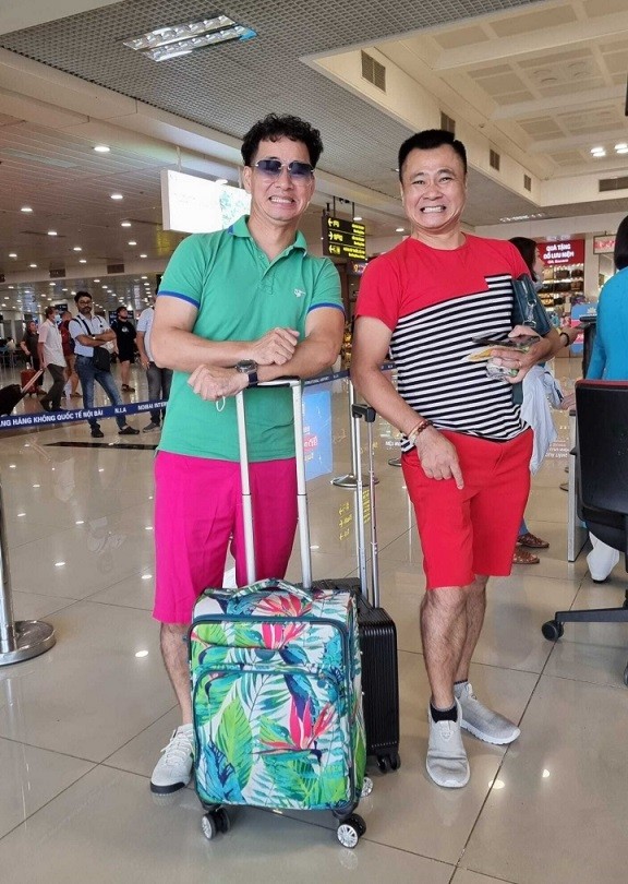 Sao Việt: Lệ Quyên tung loạt ảnh nóng bỏng, H'Hen Niê khéo léo khoe eo 'con kiến', Xuân Bắc-Tự Long nổi nhất sân bay