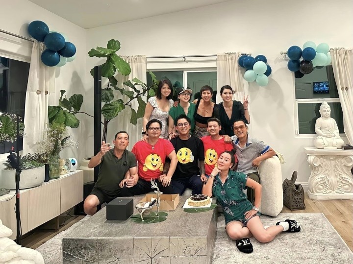 Sao Việt: Lệ Quyên tung loạt ảnh nóng bỏng, H'Hen Niê khéo léo khoe eo 'con kiến', Xuân Bắc-Tự Long nổi nhất sân bay