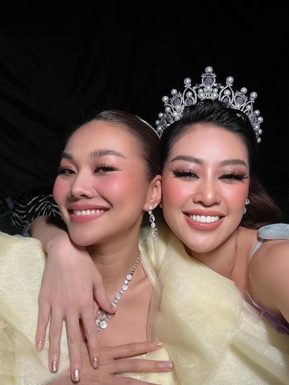 Hoa hậu Khánh Vân thân thiết bên đàn chị - siêu mẫu Thanh Hằng.