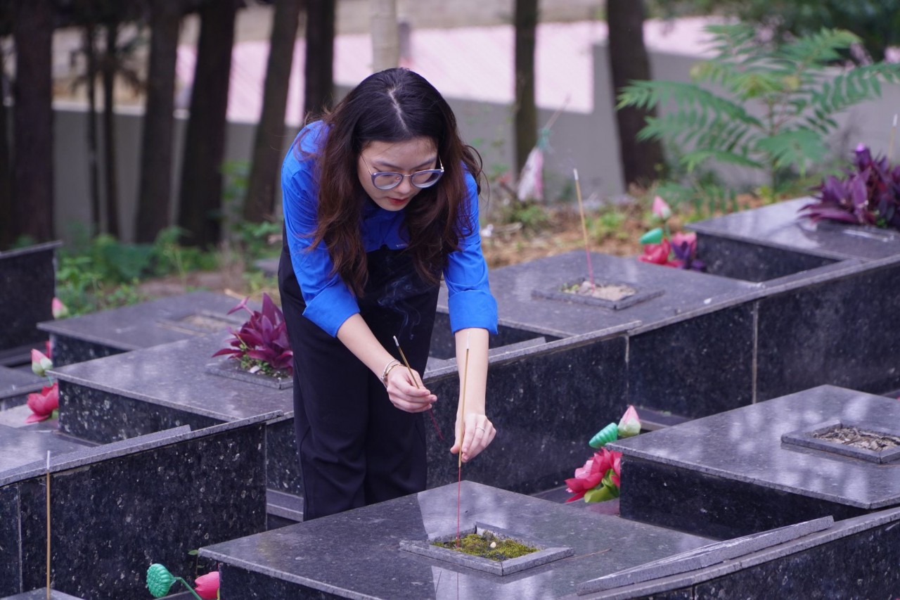 Chuyến đi 'Về nguồn-Mùa hè xanh 2023' với chủ đề 'Dấu chân Ngoại giao' Chuyến đi 'Về nguồn-Mùa hè xanh 2023' với chủ đề 'Dấu chân Ngoại giao'