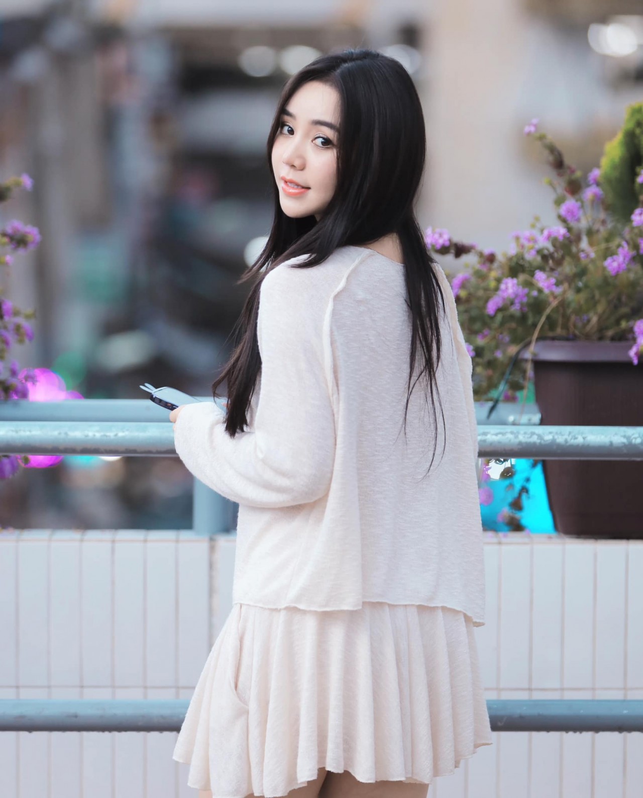 Diễn viên Quỳnh Kool dịu dàng xuống phố Diễn viên Quỳnh Kool dịu dàng xuống phố