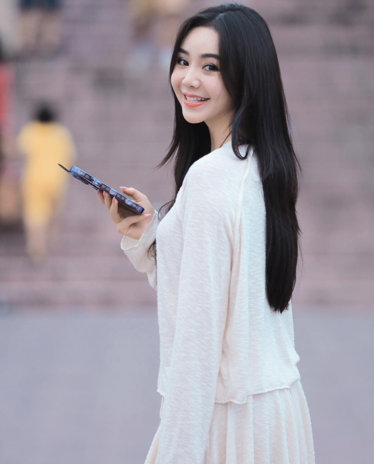 Diễn viên Quỳnh Kool dịu dàng xuống phố Diễn viên Quỳnh Kool dịu dàng xuống phố