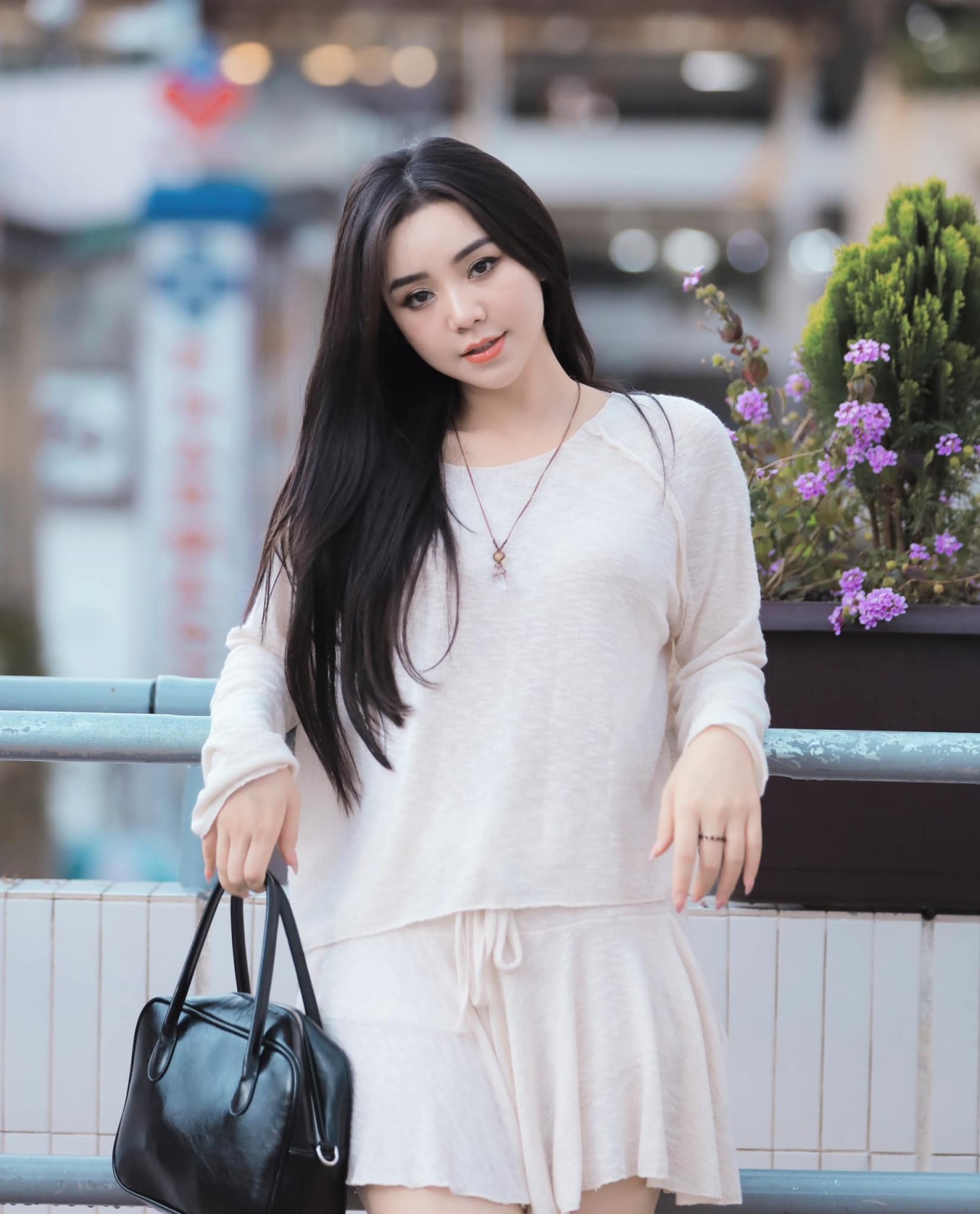 Diễn viên Quỳnh Kool dịu dàng xuống phố Diễn viên Quỳnh Kool dịu dàng xuống phố