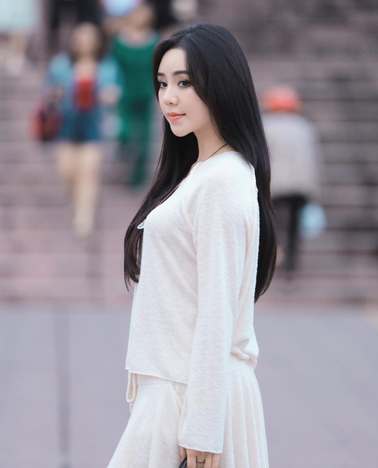 Diễn viên Quỳnh Kool dịu dàng xuống phố Diễn viên Quỳnh Kool dịu dàng xuống phố