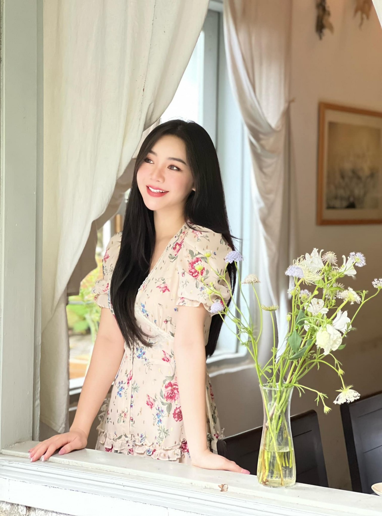 Diễn viên Quỳnh Kool dịu dàng xuống phố Diễn viên Quỳnh Kool dịu dàng xuống phố