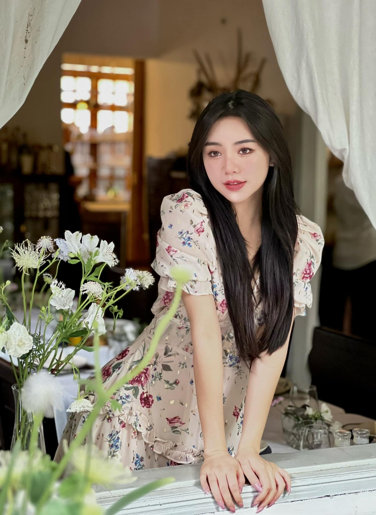 Diễn viên Quỳnh Kool dịu dàng xuống phố Diễn viên Quỳnh Kool dịu dàng xuống phố