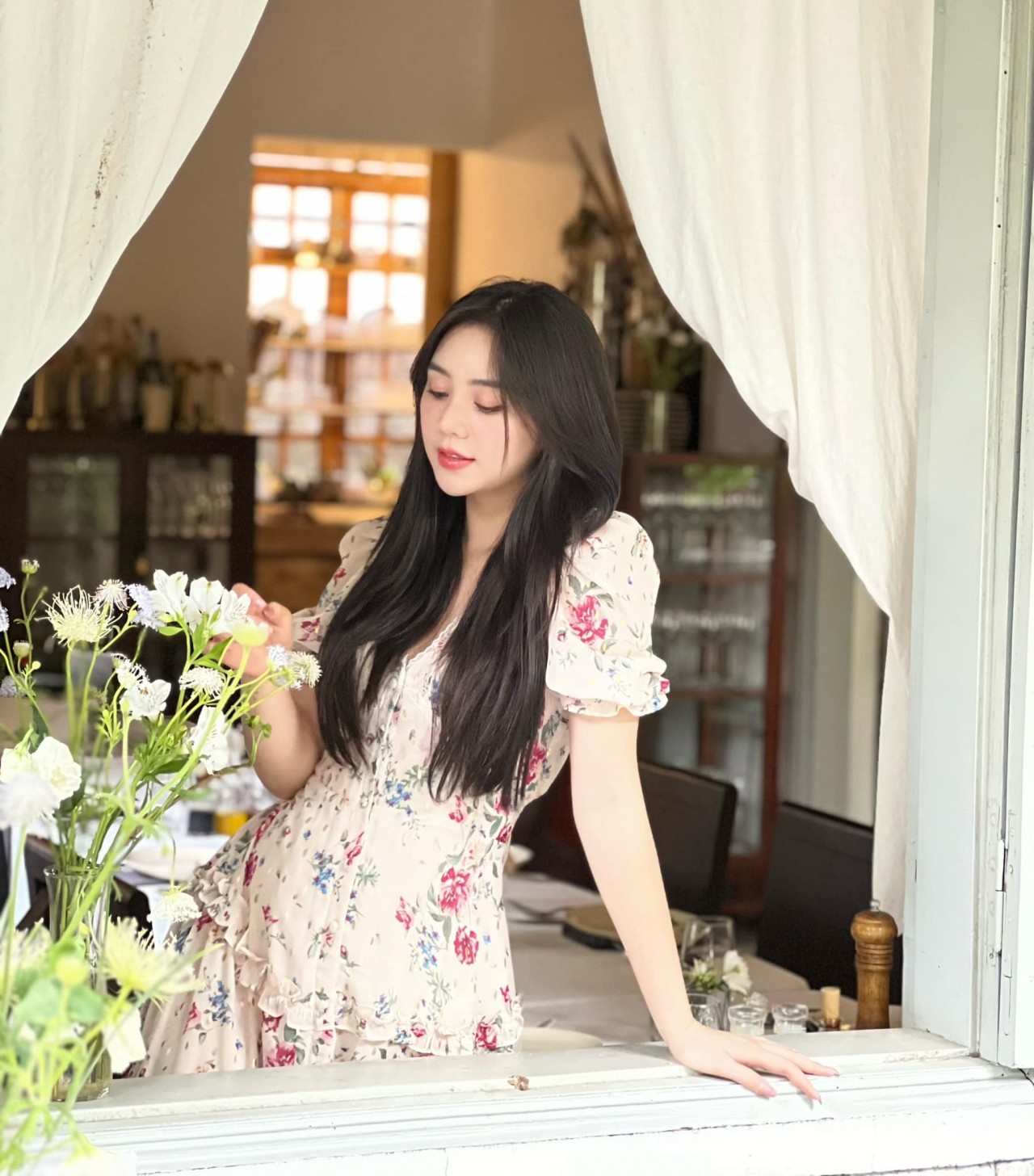 Diễn viên Quỳnh Kool dịu dàng xuống phố Diễn viên Quỳnh Kool dịu dàng xuống phố