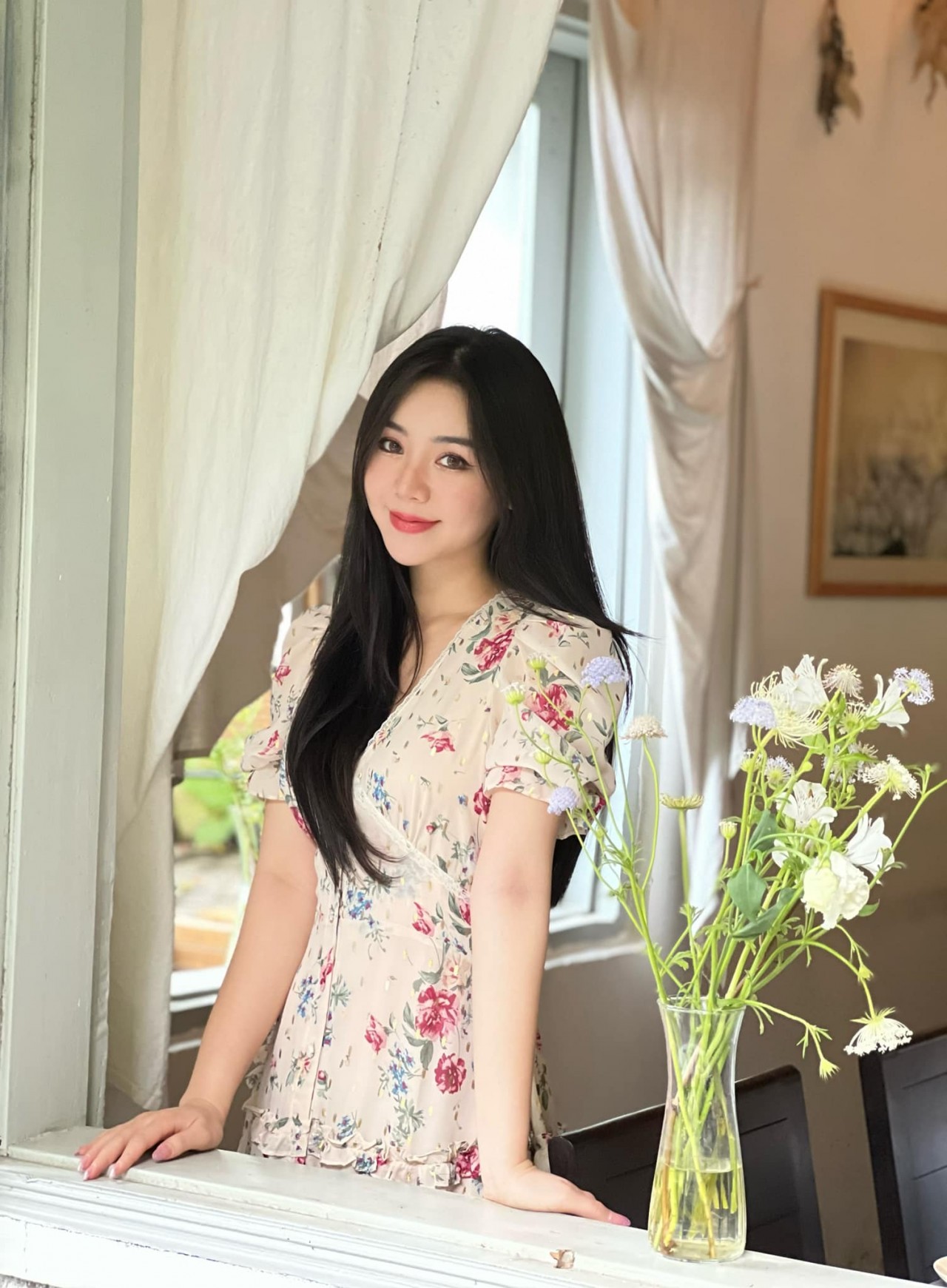 Diễn viên Quỳnh Kool dịu dàng xuống phố Diễn viên Quỳnh Kool dịu dàng xuống phố