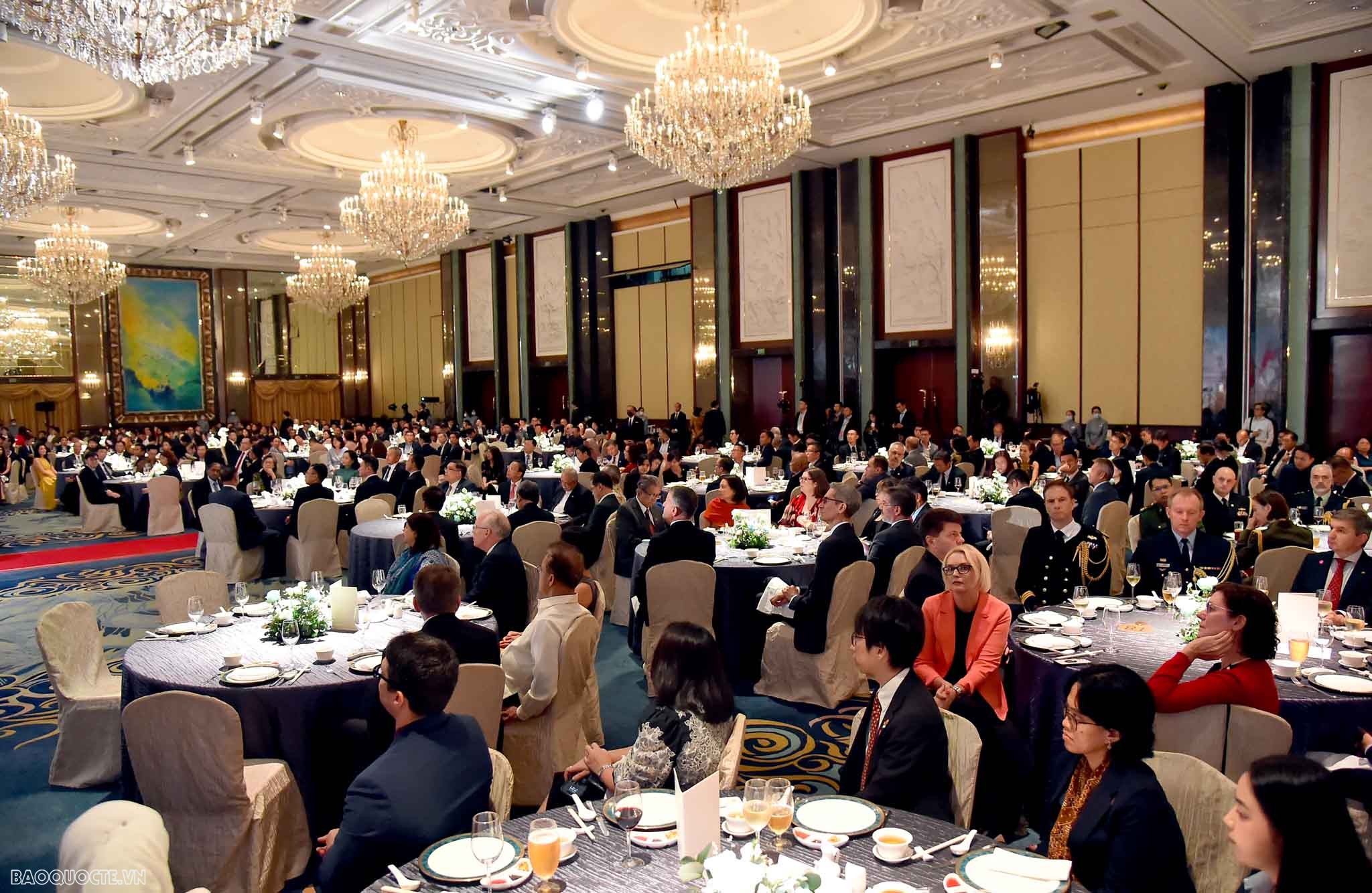 Bộ trưởng Bùi Thanh Sơn tham dự Lễ kỷ niệm trọng thể 50 năm Ngày thiết lập quan hệ ngoại giao và 10 năm Đối tác chiến lược Việt Nam-Singapore