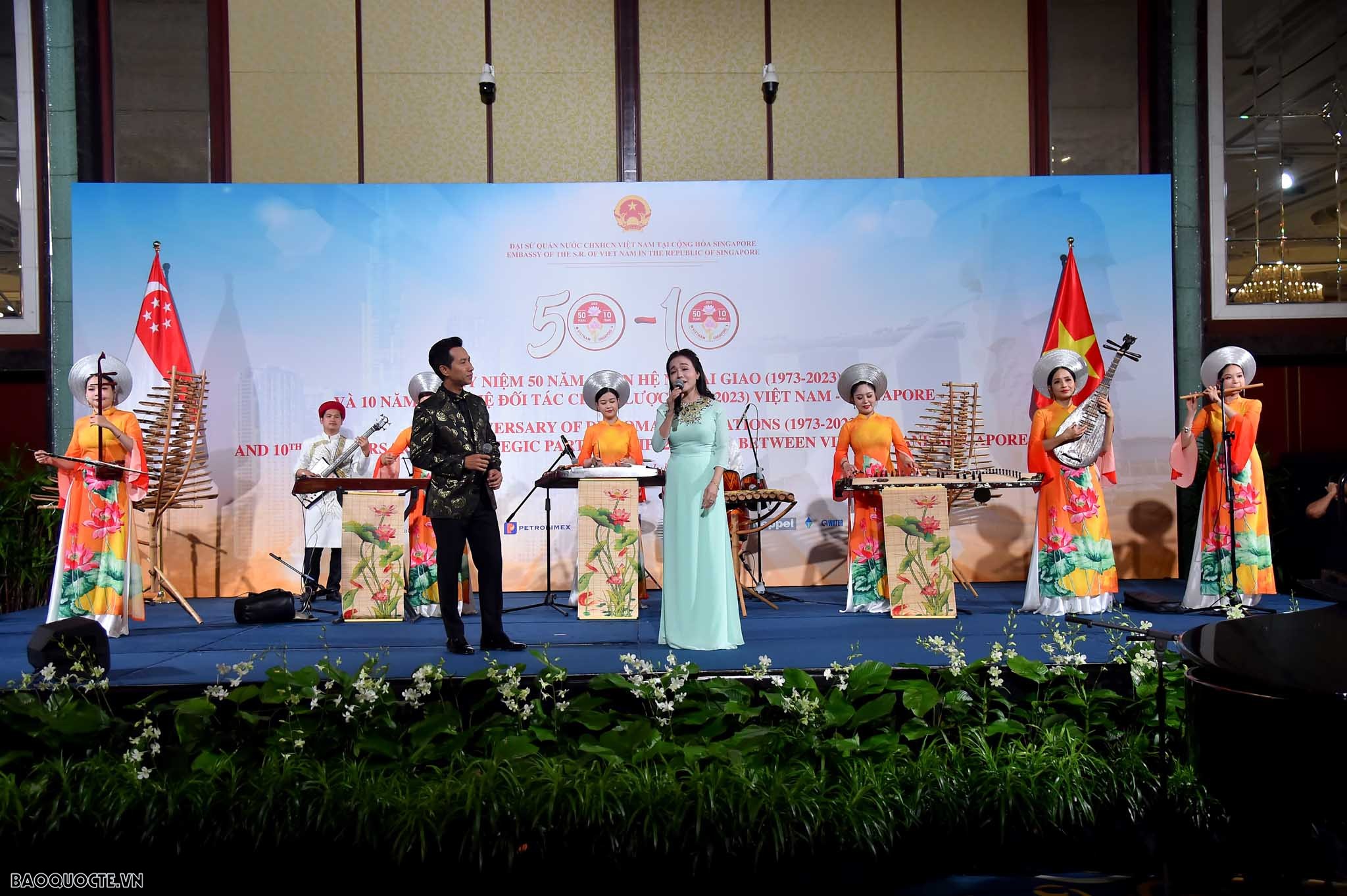 Bộ trưởng Bùi Thanh Sơn tham dự Lễ kỷ niệm trọng thể 50 năm Ngày thiết lập quan hệ ngoại giao và 10 năm Đối tác chiến lược Việt Nam-Singapore