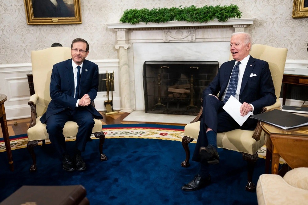 (07.18) Tổng thống Mỹ Joe Biden và người đồng cấp Isaac Herzog tại Nhà Trắng trong cuộc gặp hồi tháng 10/2022. (Nguồn: New York Times) (07.18) Tổng thống Mỹ Joe Biden và người đồng cấp Isaac Herzog tại Nhà Trắng trong cuộc gặp hồi tháng 10/2022. (Nguồn: New York Times)