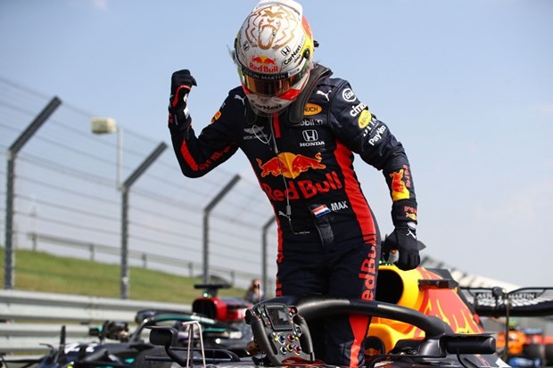 Max Verstappen đã có chiến thắng đáng nhớ trong sự nghiệp của mình sau chặng đua ở Silverstone hôm Chủ Nhật vừa qua khi F1 có một bữa tiệc mừng kỷ niệm 70 năm ra đời. (Nguồn: SCMP) Max Verstappen đã có chiến thắng đáng nhớ trong sự nghiệp của mình sau chặng đua ở Silverstone hôm Chủ Nhật vừa qua khi F1 có một bữa tiệc mừng kỷ niệm 70 năm ra đời. (Nguồn: SCMP)