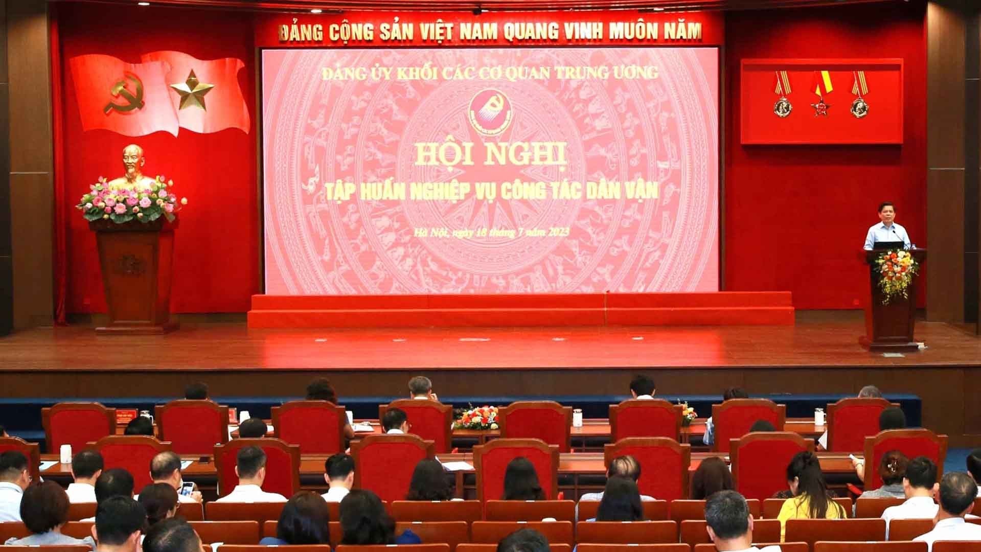 nang cao nghiep vu cho doi ngu can bo lam cong tac dan van khoi cac co quan trung uong