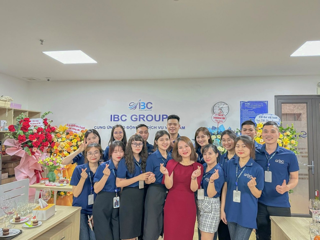 CEO Ngô Thị Tuyên cùng với các nhân viên của mình xây dựng phát triển Công ty TNHH quốc tế IBC. CEO Ngô Thị Tuyên cùng với các nhân viên của mình xây dựng phát triển Công ty TNHH quốc tế IBC.