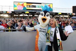 World Cup nữ 2023: Lễ khai mạc hứa hẹn nhiều ấn tượng; ông Mai Đức Chung là HLV trưởng cao tuổi nhất giải đấu