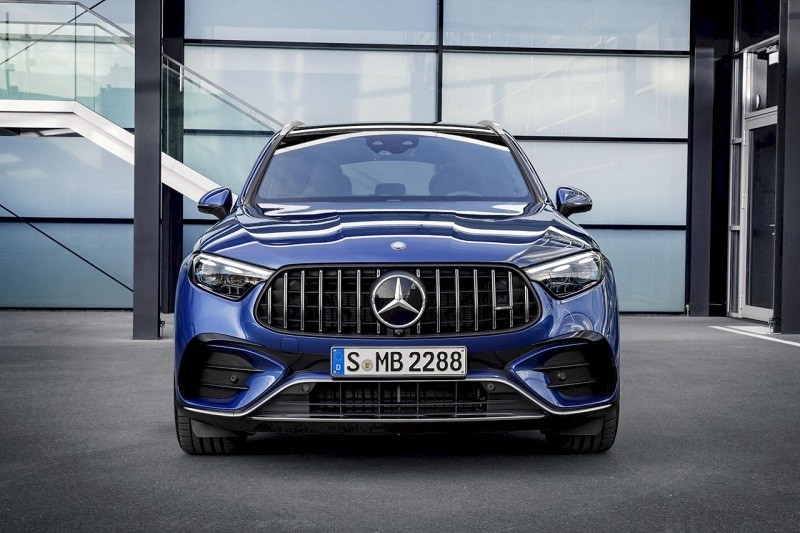 Cận cảnh bộ đôi xe hiệu năng cao Mercedes-AMG GLC 43 và GLC 63 vừa ra mắt