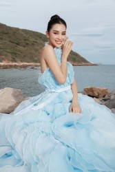 Ngọt ngào, kiều diễm như Hoa hậu Trần Tiểu Vy