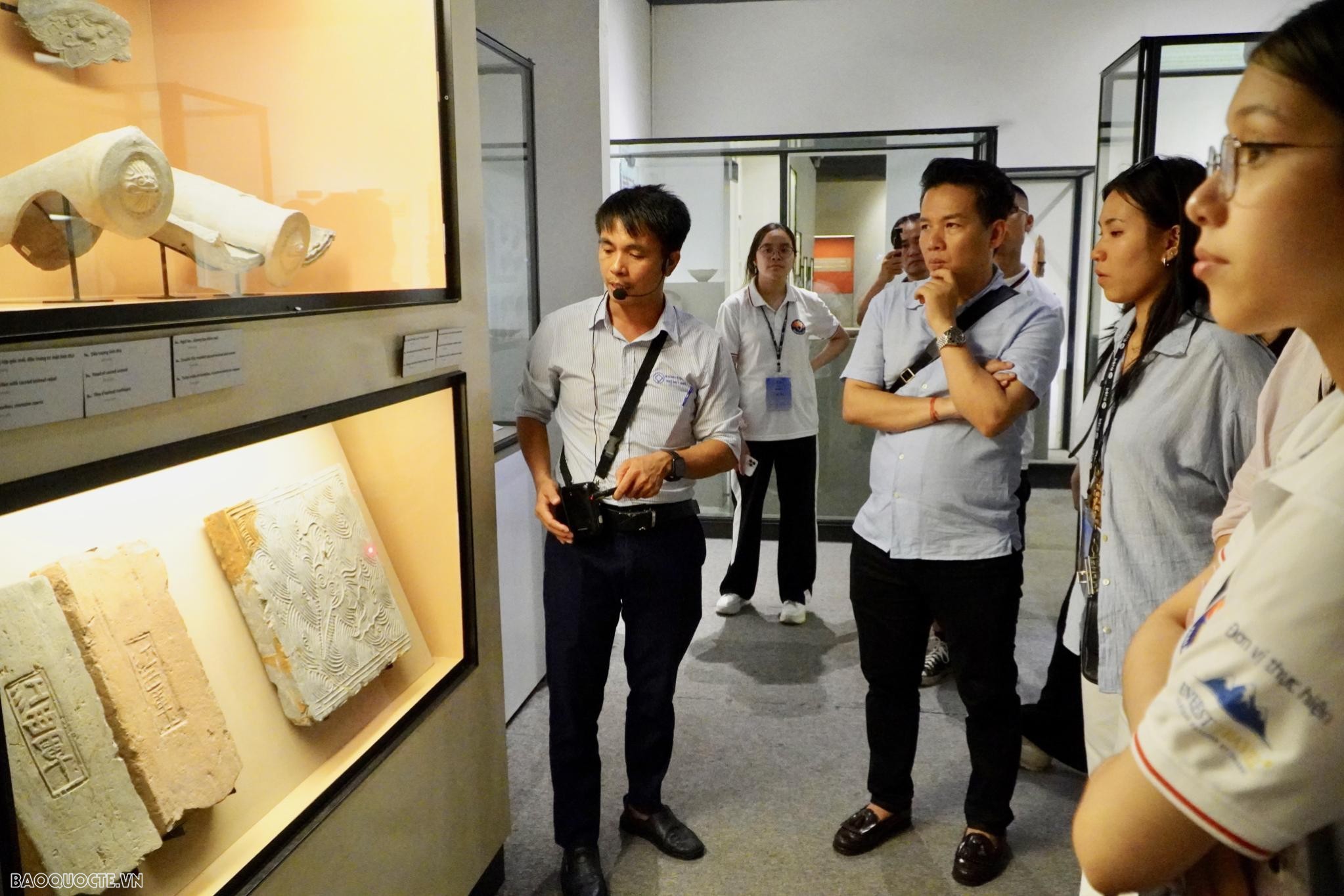 Hoàng thành Thăng Long - Điểm dừng chân thứ ba của 120 kiều bảo trẻ trong hành trình xuyên Việt Hoàng thành Thăng Long - Điểm dừng chân thứ ba của 120 kiều bảo trẻ trong hành trình xuyên Việt