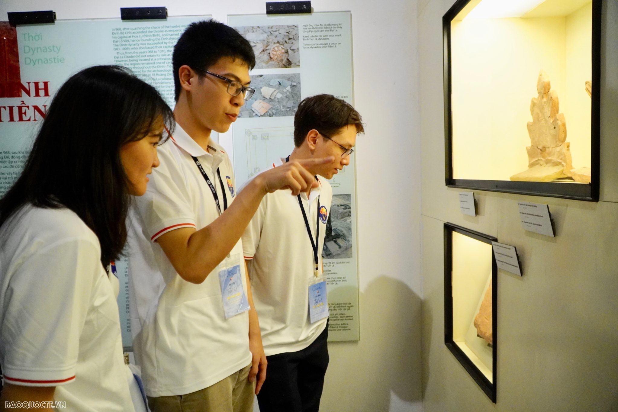 Hoàng thành Thăng Long - Điểm dừng chân thứ ba của 120 kiều bảo trẻ trong hành trình xuyên Việt Hoàng thành Thăng Long - Điểm dừng chân thứ ba của 120 kiều bảo trẻ trong hành trình xuyên Việt