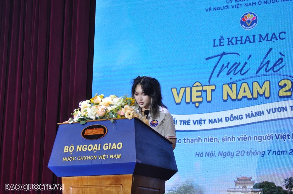 (07.20) Đại biểu Hà Dương Hải My chia sẻ cảm nhận tại Lễ khai mạc Trại hè. (Ảnh: Minh Quân) (07.20) Đại biểu Hà Dương Hải My chia sẻ cảm nhận tại Lễ khai mạc Trại hè. (Ảnh: Minh Quân)