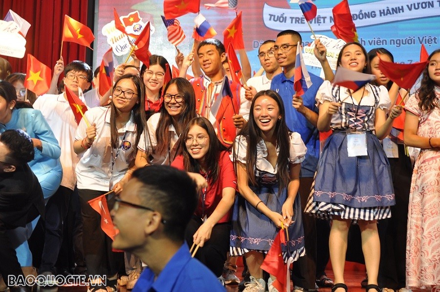 (07.20) Các Các thanh niên, sinh viên kiều bào tiêu biểu, thành đoàn Hà Nội cùng thanh niên, sinh viên trên địa bàn thành phố giao lưu tại Lễ khai mạc. (Ảnh: Minh Quân) (07.20) Các Các thanh niên, sinh viên kiều bào tiêu biểu, thành đoàn Hà Nội cùng thanh niên, sinh viên trên địa bàn thành phố giao lưu tại Lễ khai mạc. (Ảnh: Minh Quân)