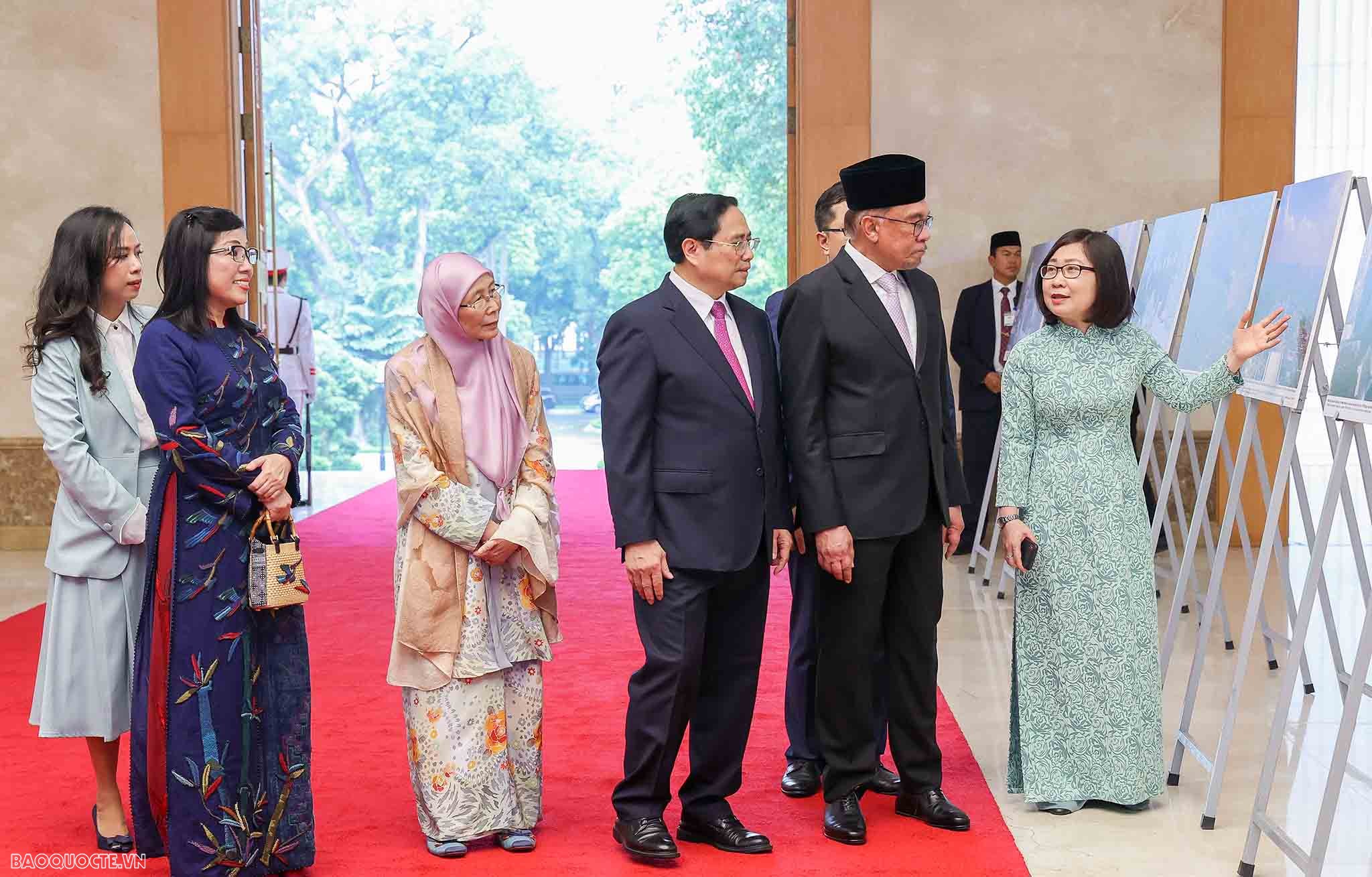 Thủ tướng Phạm Minh Chính và Phu nhân chủ trì lễ đón chính thức Thủ tướng Malaysia và Phu nhân