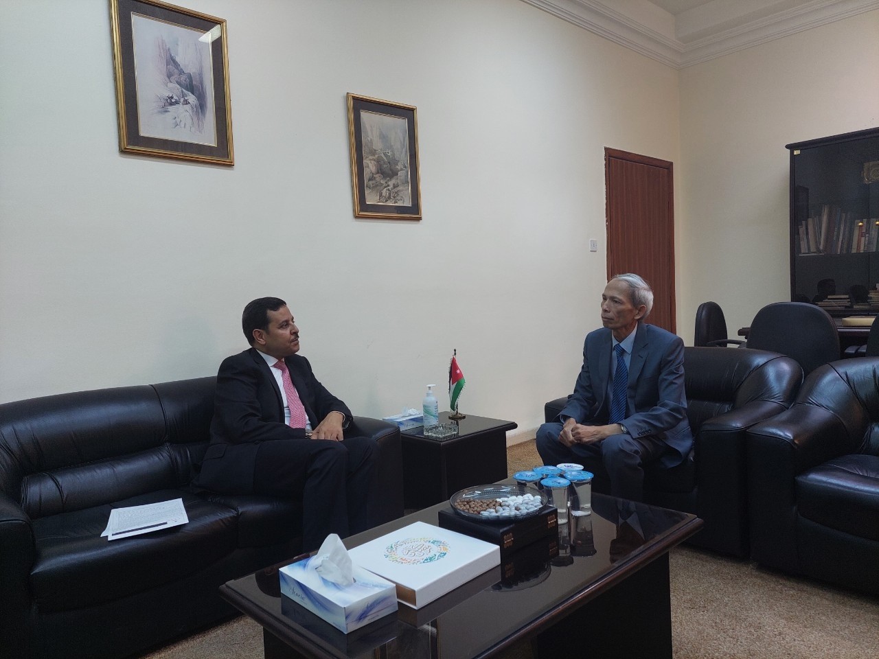 Đại sứ Việt Nam tại Saudi Arabia Đặng Xuân Dũng công tác tại Jordan