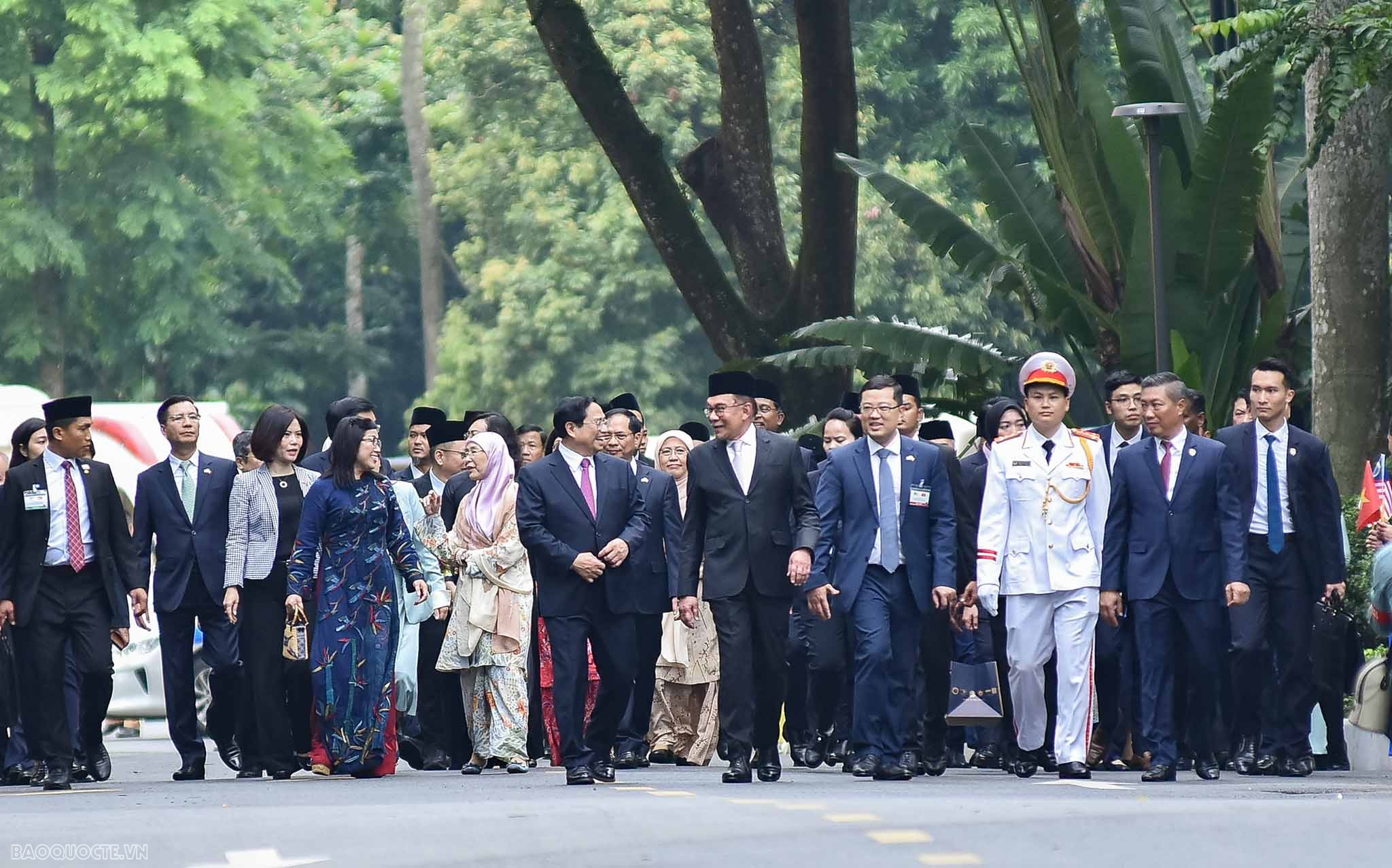 Thủ tướng Phạm Minh Chính và Phu nhân chủ trì lễ đón chính thức Thủ tướng Malaysia và Phu nhân