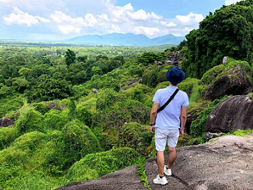 Bước chân thế hệ trẻ trên đỉnh đồi thiêng Bước chân thế hệ trẻ trên đỉnh đồi thiêng