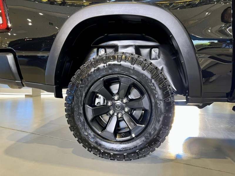 RAM 1500 Rebel sử dụng bộ lốp Goodyear Wrangler Duratrac đa năng