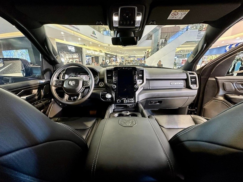 Cận cảnh Ram 1500 Rebel vừa ra mắt tại Việt Nam, giá 5,168 tỷ đồng