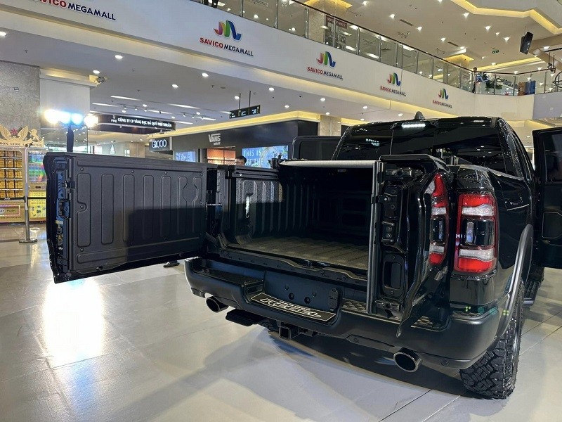 Cận cảnh Ram 1500 Rebel vừa ra mắt tại Việt Nam, giá 5,168 tỷ đồng