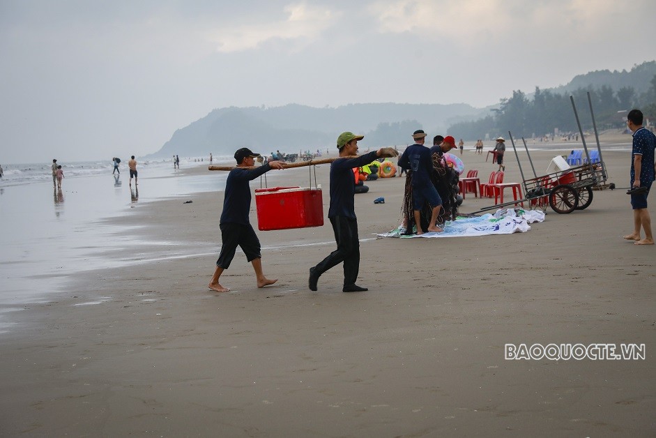 Chợ hải sản buổi bình minh