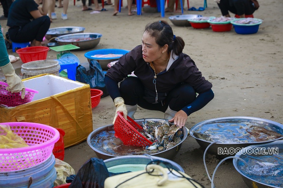 Chợ hải sản buổi bình minh