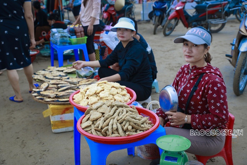 Chợ hải sản buổi bình minh