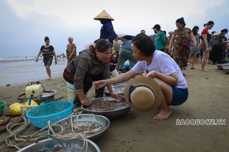 Chợ hải sản buổi bình minh