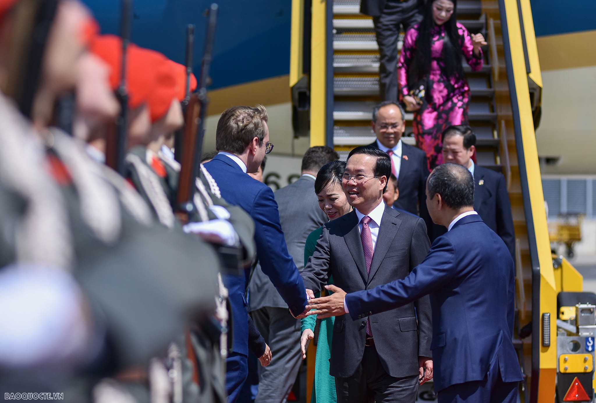 Chủ tịch nước Võ Văn Thưởng và Phu nhân đến Áo, bắt đầu chuyến thăm chính thức Chủ tịch nước Võ Văn Thưởng và Phu nhân đến Áo, bắt đầu chuyến thăm chính thức