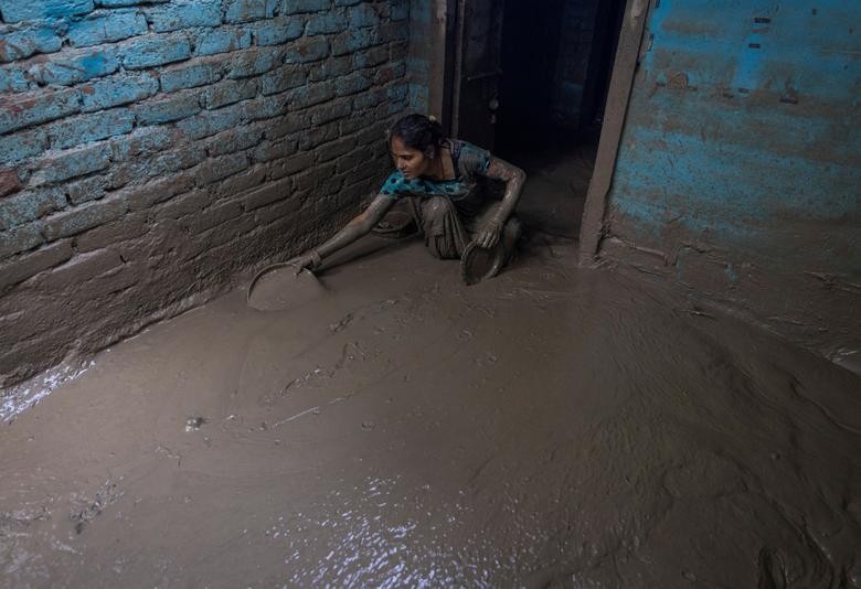 Ảnh ấn tượng (17 23/7): Dọa trả đũa, Tổng thống Nga nói Ukraine tấn công cầu Crimea là ‘vô nghĩa’; pháo huyền thoại khai hỏa ở Donetsk, ‘nóng’ vụ đốt