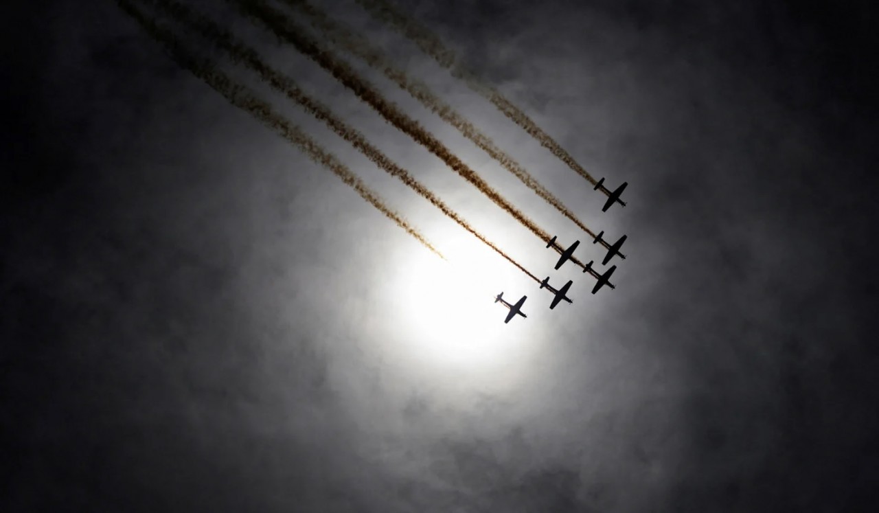 Ảnh ấn tượng (17 23/7): Dọa trả đũa, Tổng thống Nga nói Ukraine tấn công cầu Crimea là ‘vô nghĩa’; pháo huyền thoại khai hỏa ở Donetsk, ‘nóng’ vụ đốt